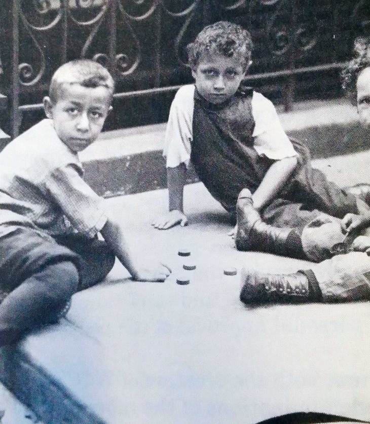 Children play on the sidewalk on the Lower East Side of New York City; Library of Congress.